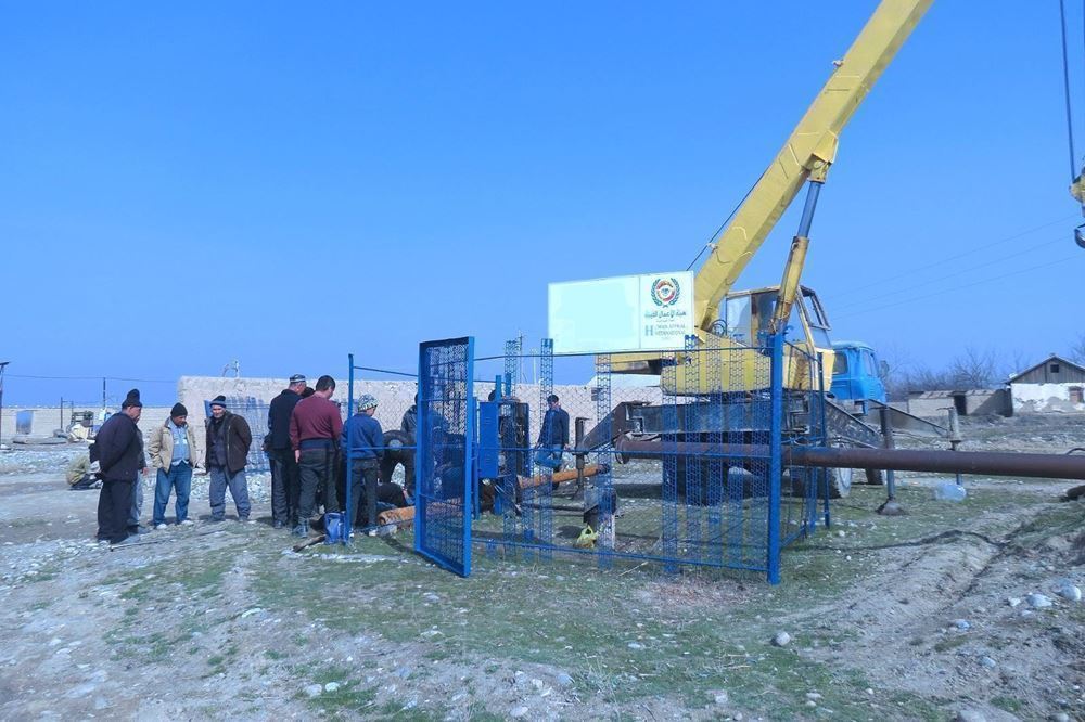 Picture of Digging a well, Juma Youssef, Jassem Khalaf, Maryam Qassem Nasser, and Aisha Ibrahim Al Hammadi - may God have mercy on them